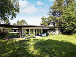 Enticing Holiday Home in Hovedstaden with Terrace, Hornbæk